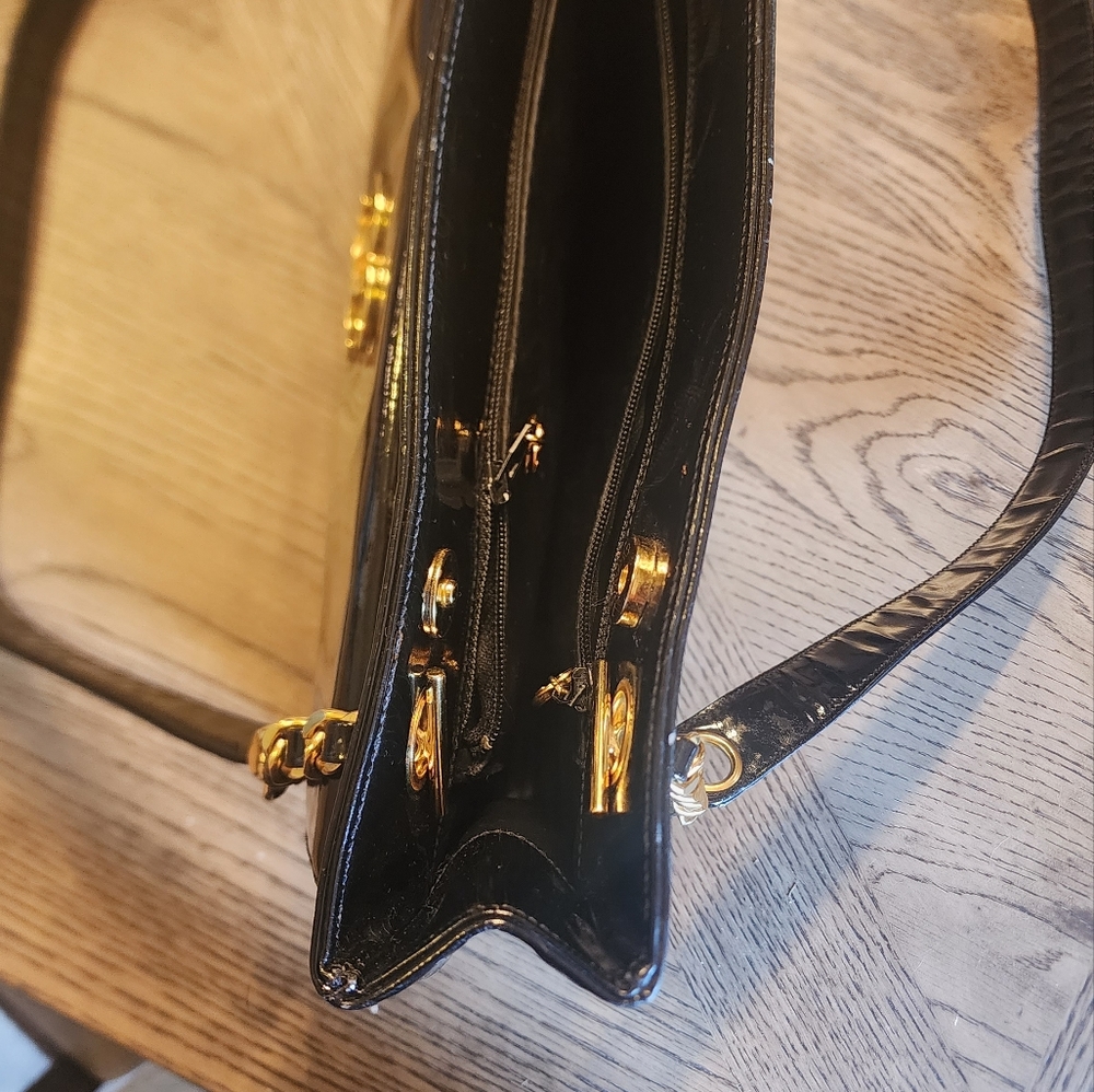 CHANEL Black and Gold Shoulder Bag - Picture 12 of 15